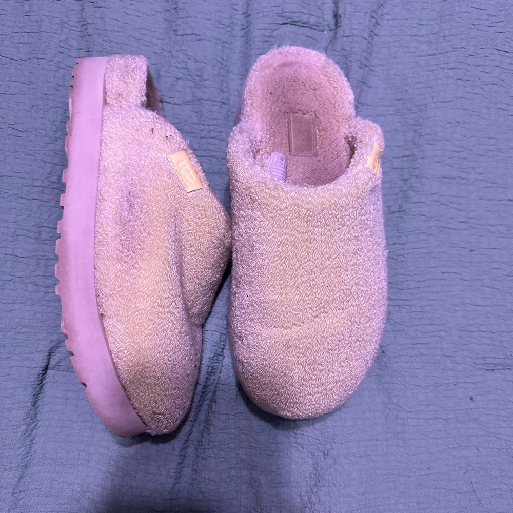 ugg slides - Picture 2 of 2